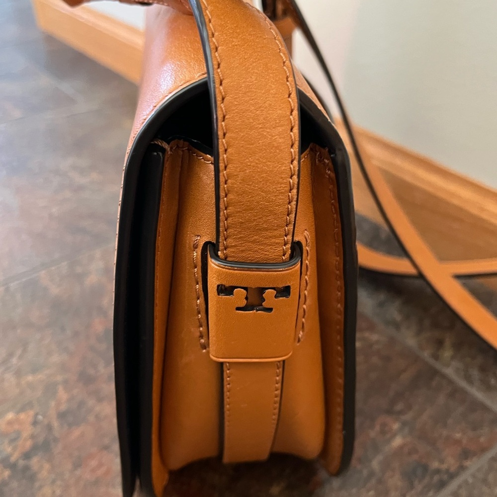 Tory Burch smooth leather crossbody minimalist saddle bag purse camello color - Picture 9 of 16